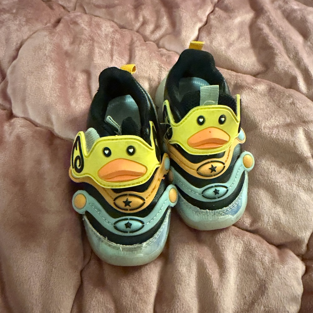Toddler Duck Accent Sneakers in Yellow and Black